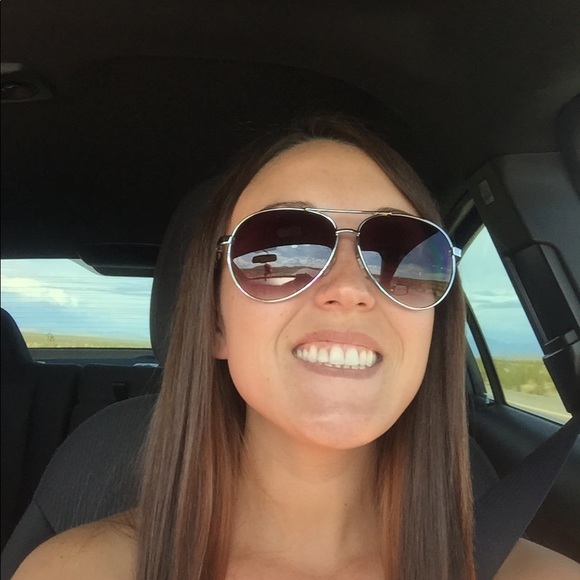 Meet your Posher, Stephanie - Picture 1 of 1